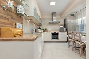 Soft Beige Raniuszka by Renters