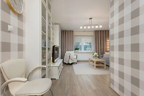 Soft Beige Raniuszka by Renters