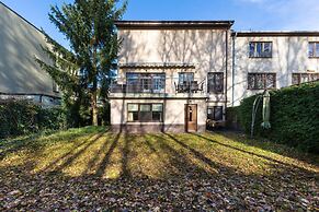 Soft Beige Raniuszka by Renters