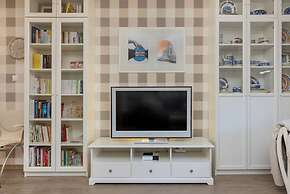 Soft Beige Raniuszka by Renters