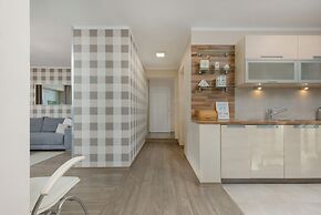 Soft Beige Raniuszka by Renters