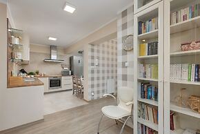 Soft Beige Raniuszka by Renters