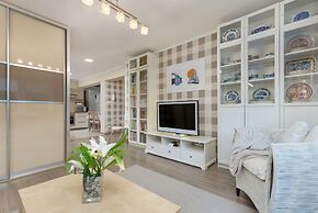 Soft Beige Raniuszka by Renters