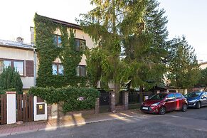 Soft Beige Raniuszka by Renters