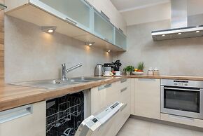 Soft Beige Raniuszka by Renters