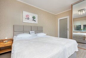 Soft Beige Raniuszka by Renters