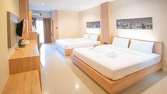 B2 Korat Night Market Boutique