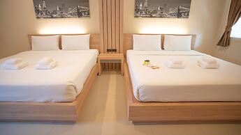 B2 Korat Night Market Boutique