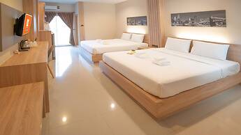 B2 Korat Night Market Boutique