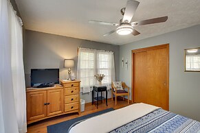 Missouri Escape w/ Furnished Patio, Near Downtown!