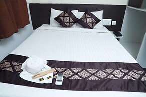 Urban Stay Chairmen Hotel