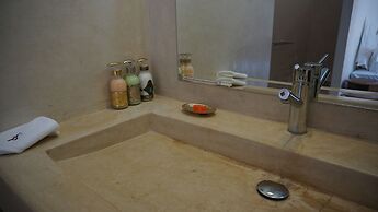 Riad Kalé Polis
