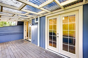Modern Oregon Getaway w/ Fireplace, Yard & Deck