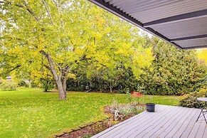 Modern Oregon Getaway w/ Fireplace, Yard & Deck