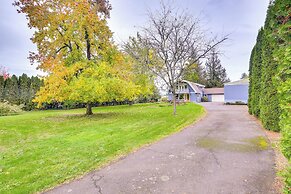 Modern Oregon Getaway w/ Fireplace, Yard & Deck