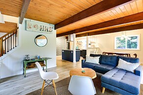 Modern Oregon Getaway w/ Fireplace, Yard & Deck