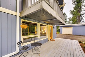 Modern Oregon Getaway w/ Fireplace, Yard & Deck