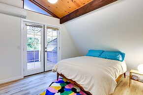 Modern Oregon Getaway w/ Fireplace, Yard & Deck