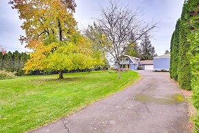 Modern Oregon Getaway w/ Fireplace, Yard & Deck