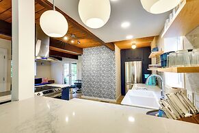 Modern Oregon Getaway w/ Fireplace, Yard & Deck