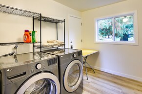 Modern Oregon Getaway w/ Fireplace, Yard & Deck