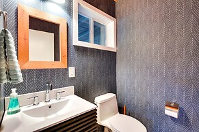 Modern Oregon Getaway w/ Fireplace, Yard & Deck