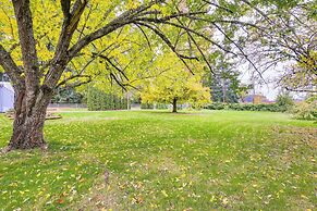 Modern Oregon Getaway w/ Fireplace, Yard & Deck