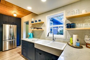 Modern Oregon Getaway w/ Fireplace, Yard & Deck