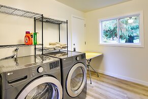 Modern Oregon Getaway w/ Fireplace, Yard & Deck