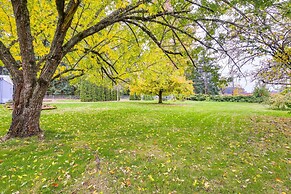 Modern Oregon Getaway w/ Fireplace, Yard & Deck