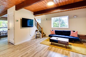 Modern Oregon Getaway w/ Fireplace, Yard & Deck