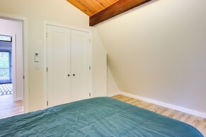 Modern Oregon Getaway w/ Fireplace, Yard & Deck