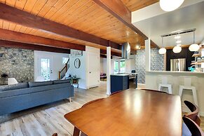 Modern Oregon Getaway w/ Fireplace, Yard & Deck