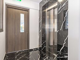 Sanders Cruise - Lovely Studio Apt With Balcony