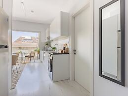 Sanders Cruise - Lovely Studio Apt With Balcony