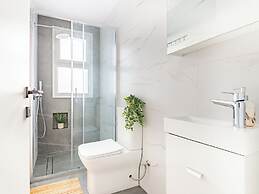 Sanders Cruise - Brand New 1-bdr Apt With Balcony