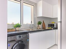 Sanders Cruise - Brand New 1-bdr Apt With Balcony