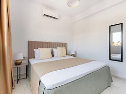 Sanders Cruise - Spacious 2-bdr Apt With Balcony