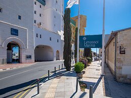 Sanders Cruise - Elegant Studio Apt With Balcony
