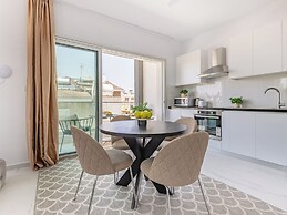 Sanders Cruise - Elegant Studio Apt With Balcony