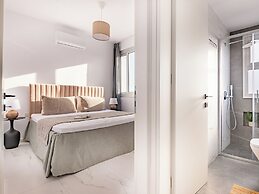 Sanders Cruise - Lovely 1-bdr Apt With Balcony