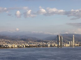 Sanders Cruise - Lovely 1-bdr Apt With Balcony