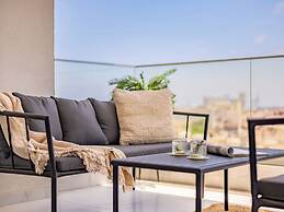 Sanders Cruise - Lovely 1-bdr Apt With Balcony