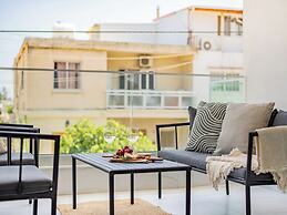 Sanders Cruise - Modern 2-bdr Apt With Balcony