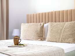 Sanders Cruise - Modern 2-bdr Apt With Balcony