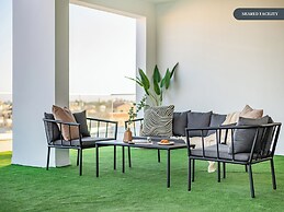 Sanders Cruise - Modern 2-bdr Apt With Balcony