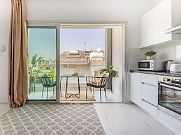 Sanders Cruise - Spacious Studio Apt With Balcony