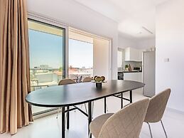 Sanders Cruise - Modern 1-bdr Apt With Balcony