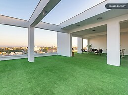 Sanders Cruise - Bright 2-bdr Apt With 2 Balconies