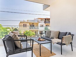 Sanders Cruise - Bright 2-bdr Apt With 2 Balconies